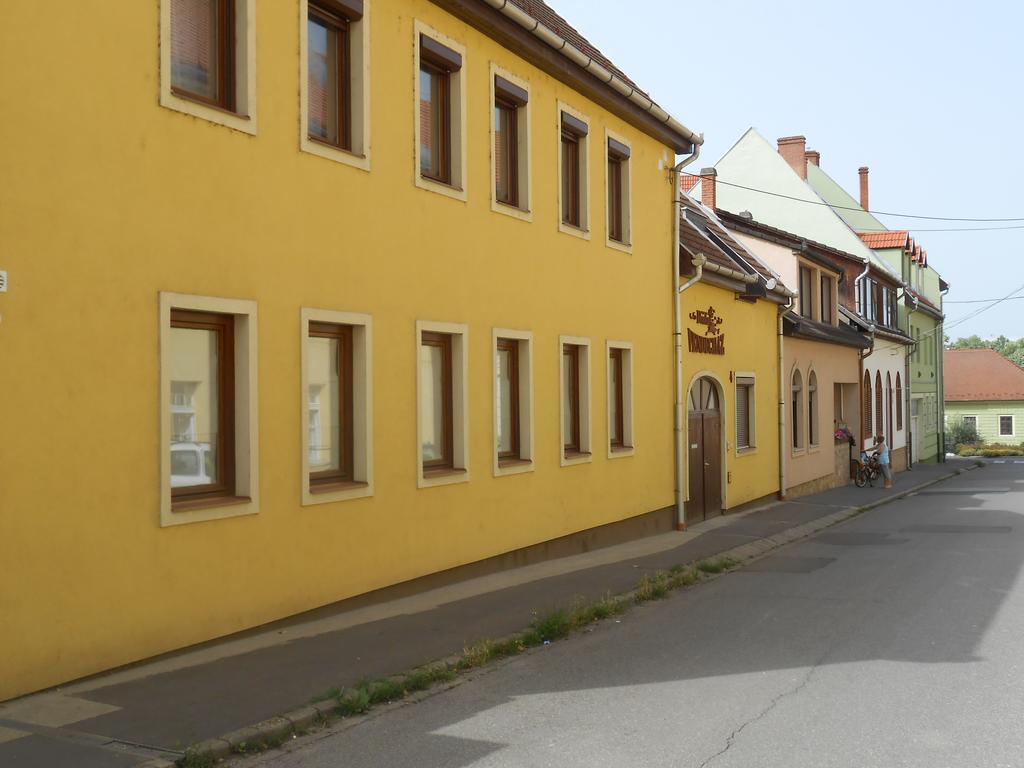 Diofa Vendeghaz Apartment Eger Exterior photo